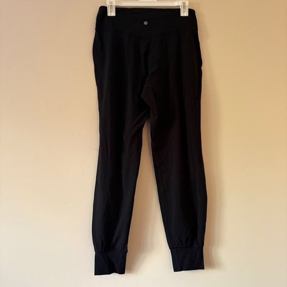 Lululemon Women’s Black Jogger Pants Size 6–8 (Approx.) Elastic Waist Cuffed Leg - Picture 2 of 3